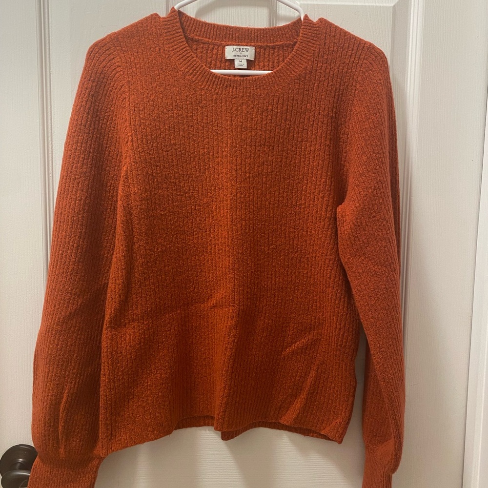 Jcrew factory puff sleeve sweater in extra soft yarn, size medium, EUC!